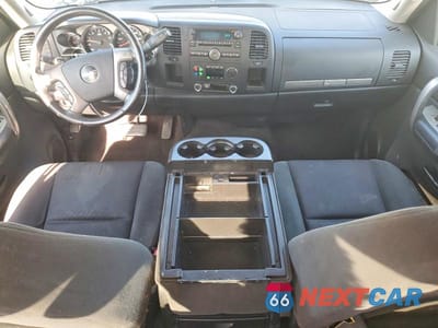 Zdjęcie 8 z 12 samochodu: 2009 GMC SIERRA 2500HD VIN:1GTHC59K89E102562 - miniatura