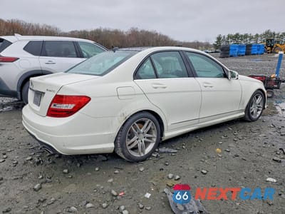 Trzecie zdjęcie samochodu z tyłu: 2012 MERCEDES-BENZ C 300 4MATIC VIN:WDDGF8BB6CA610838 - miniatura