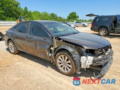 Czwarte zdjęcie samochodu z boku: 2018 TOYOTA CAMRY LE VIN:4T1B11HK5JU058323 - miniatura