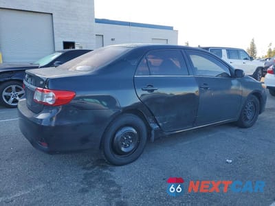 Trzecie zdjęcie samochodu z tyłu: 2013 TOYOTA COROLLA LE VIN:2T1BU4EE3DC016813 - miniatura