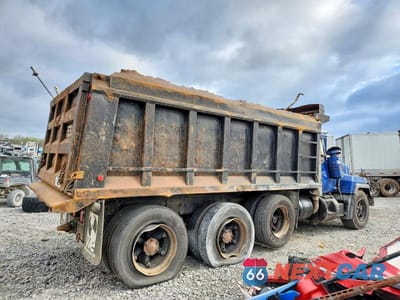 Czwarte zdjęcie samochodu z boku: 1998 MACK RD DUMP TRUCK VIN:1M2P267C4WM036153 - miniatura