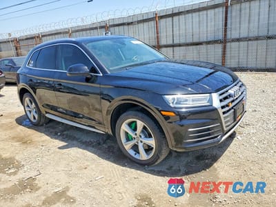 Czwarte zdjęcie samochodu z boku: 2020 AUDI Q5 PREMIUM VIN:WA1ANAFY5L2040599 - miniatura