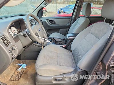 Zdjęcie 7 z 13 samochodu: 2005 FORD ESCAPE XLT VIN:1FMYU93105KA41509 - miniatura