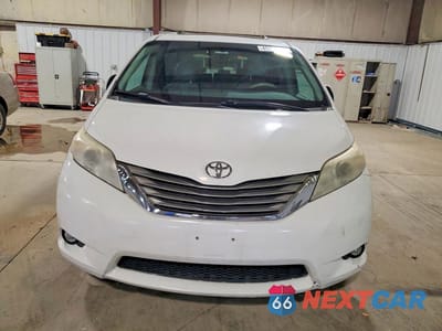 Piąte zdjęcie samochodu w środku: 2011 TOYOTA SIENNA XLE 8-PASSENGER VIN:5TDYK3DC3BS117848 - miniatura