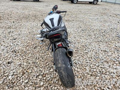 Czwarte zdjęcie samochodu z boku: 2026 BMW S 1000 RR VIN:WB10P2300T6M41242 - miniatura