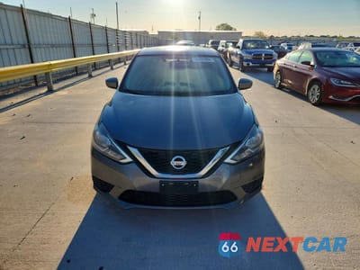 Piąte zdjęcie samochodu w środku: 2017 NISSAN SENTRA S VIN:3N1AB7AP5HY368262 - miniatura