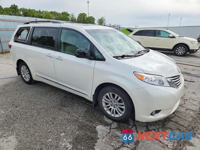 Czwarte zdjęcie samochodu z boku: 2017 TOYOTA SIENNA XLE 8-PASSENGER VIN:5TDYZ3DC3HS821214 - miniatura