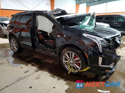 Czwarte zdjęcie samochodu z boku: 2025 CADILLAC XT5 SPORT VIN:1GYKNGRS9SZ111520 - miniatura