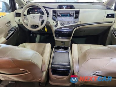 Zdjęcie 8 z 13 samochodu: 2011 TOYOTA SIENNA LE VIN:5TDKK3DC8BS060245 - miniatura