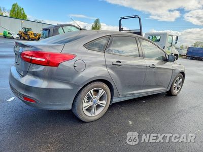 Trzecie zdjęcie samochodu z tyłu: 2017 FORD FOCUS SE VIN:1FADP3FE4HL310041 - miniatura