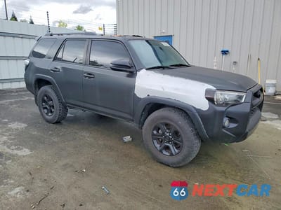 Czwarte zdjęcie samochodu z boku: 2019 TOYOTA 4RUNNER SR5 VIN:JTEZU5JR6K5194721 - miniatura