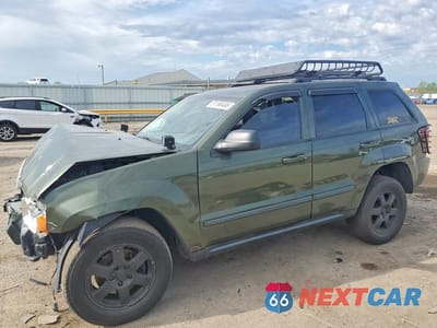 2008 JEEP GR CHEROKEE 1J8GR48K28C181588 - główne zdjęcie licytacji z USA - miniatura