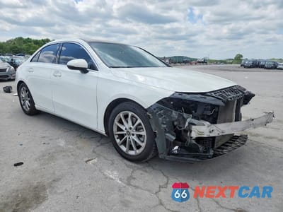 Czwarte zdjęcie samochodu z boku: 2019 MERCEDES-BENZ A 220 VIN:WDD3G4EB2KW035090 - miniatura