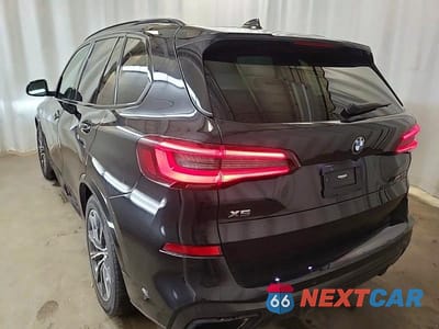 Trzecie zdjęcie samochodu z tyłu: 2021 BMW X5 M50I VIN:5UXJU4C01M9F71043 - miniatura