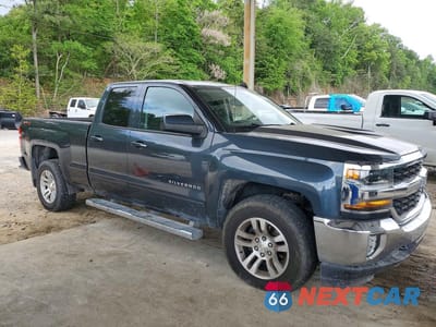 Czwarte zdjęcie samochodu z boku: 2018 CHEVROLET SILVERADO K1500 LT VIN:1GCVKREC1JZ195336 - miniatura