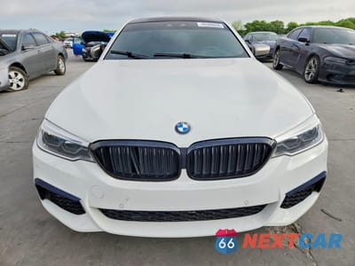 Piąte zdjęcie samochodu w środku: 2018 BMW M550XI VIN:WBAJB9C54JB036528 - miniatura