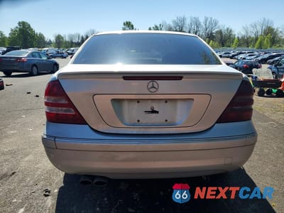 Zdjęcie 6 z 12 samochodu: 2007 MERCEDES-BENZ C 230 VIN:WDBRF52HX7A918394 - miniatura