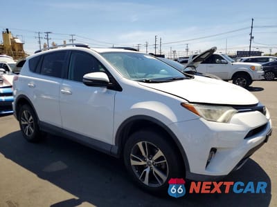 Czwarte zdjęcie samochodu z boku: 2018 TOYOTA RAV4 XLE VIN:2T3WFREV0JW476327 - miniatura
