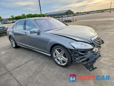Czwarte zdjęcie samochodu z boku: 2013 MERCEDES-BENZ S 400 VIN:WDDNG9FB4DA505267 - miniatura