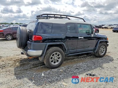Trzecie zdjęcie samochodu z tyłu: 2011 TOYOTA FJ CRUISER BASE VIN:JTEZU4BF8BK011111 - miniatura