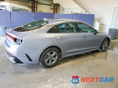Trzecie zdjęcie samochodu z tyłu: 2022 KIA K5 LXS VIN:5XXG14J20NG120079 - miniatura