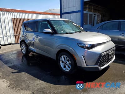 Czwarte zdjęcie samochodu z boku: 2023 KIA SOUL LX VIN:KNDJ23AU5P7861418 - miniatura