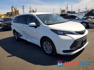 Czwarte zdjęcie samochodu z boku: 2026 TOYOTA SIENNA LE VIN:5TDKRKEC1TS301035 - miniatura