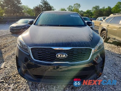 Piąte zdjęcie samochodu w środku: 2019 KIA SORENTO L VIN:5XYPG4A33KG578066 - miniatura