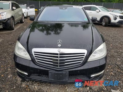 Piąte zdjęcie samochodu w środku: 2013 MERCEDES-BENZ S 550 VIN:WDDNG7DBXDA505135 - miniatura