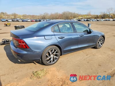 Trzecie zdjęcie samochodu z tyłu: 2019 VOLVO S60 T6 MOMENTUM VIN:7JRA22TK4KG005284 - miniatura