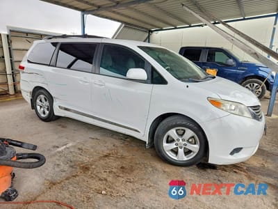 Czwarte zdjęcie samochodu z boku: 2014 TOYOTA SIENNA LE VIN:5TDKK3DCXES463020 - miniatura