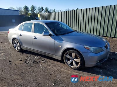 Czwarte zdjęcie samochodu z boku: 2007 BMW 530 XI VIN:WBANF73517CU21624 - miniatura