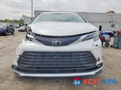 Piąte zdjęcie samochodu w środku: 2026 TOYOTA SIENNA XLE 7-PASSENGER VIN:5TDYSKFC2TS251775 - miniatura