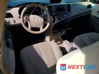 Zdjęcie 8 z 13 samochodu: 2011 TOYOTA SIENNA BASE 7-PASSENGER VIN:5TDZK3DC9BS010100 - miniatura