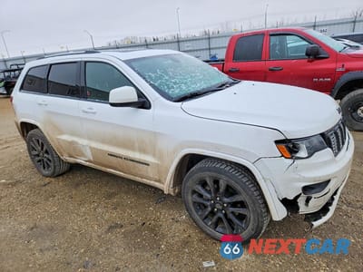 Czwarte zdjęcie samochodu z boku: 2018 JEEP GRAND CHEROKEE LAREDO VIN:1C4RJFAG6JC405119 - miniatura