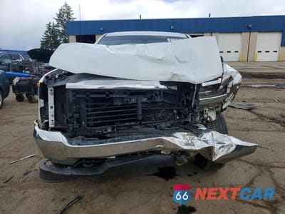 Piąte zdjęcie samochodu w środku: 2018 CHEVROLET SILVERADO K1500 VIN:1GCVKNEC4JZ294113 - miniatura