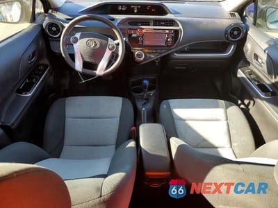 Zdjęcie 8 z 12 samochodu: 2016 TOYOTA PRIUS C TWO VIN:JTDKDTB3XG1133942 - miniatura