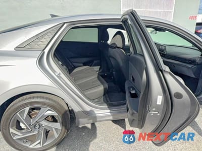 Zdjęcie 6 z 10 samochodu: 2025 HYUNDAI ELANTRA SEL SPORT VIN:KMHLM4DGXSU929264 - miniatura