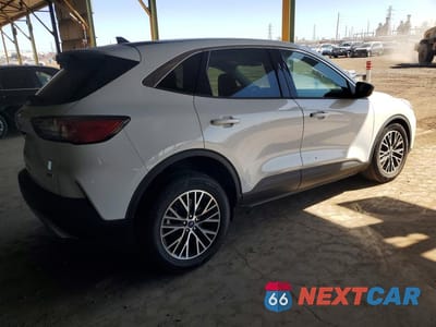Trzecie zdjęcie samochodu z tyłu: 2022 FORD ESCAPE HYBRID VIN:1FMCU0EZ9NUA91452 - miniatura