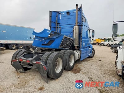 Czwarte zdjęcie samochodu z boku: 2009 VOLVO VNL SEMI TRUCK VIN:4V4NC9EJ99N281657 - miniatura