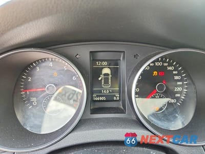 Zdjęcie 9 z 11 samochodu: 2010 VOLKSWAGEN GTI VIN:WVWEV7AJ8AW395647 - miniatura