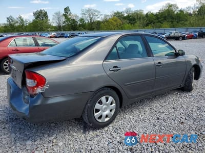 Trzecie zdjęcie samochodu z tyłu: 2003 TOYOTA CAMRY LE VIN:4T1BE32K13U704985 - miniatura