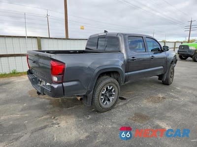 Trzecie zdjęcie samochodu z tyłu: 2019 TOYOTA TACOMA TRD OFF-ROAD VIN:3TMCZ5AN5KM203136 - miniatura