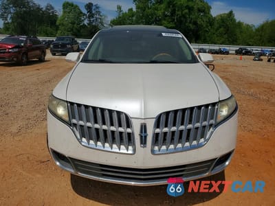 Piąte zdjęcie samochodu w środku: 2011 LINCOLN MKT VIN:2LMHJ5FR2BBJ51152 - miniatura