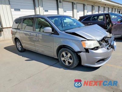 Czwarte zdjęcie samochodu z boku: 2013 DODGE GRAND CARAVAN SXT VIN:2C4RDGCG8DR545940 - miniatura