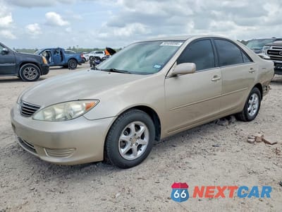 2005 TOYOTA CAMRY LE 4T1BE32K15U633368 - główne zdjęcie licytacji z USA - miniatura
