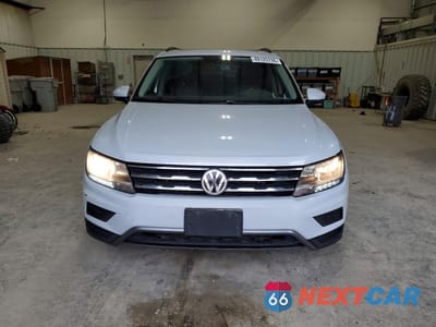 Piąte zdjęcie samochodu w środku: 2018 VOLKSWAGEN TIGUAN SE VIN:3VV3B7AX2JM083829 - miniatura