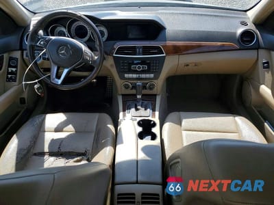 Zdjęcie 8 z 12 samochodu: 2013 MERCEDES-BENZ C 300 4MATIC VIN:WDDGF8AB2DR281267 - miniatura
