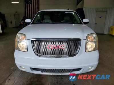 Piąte zdjęcie samochodu w środku: 2008 GMC YUKON DENALI VIN:1GKEC638X8J251734 - miniatura
