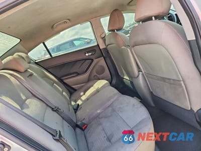 Zdjęcie 10 z 12 samochodu: 2016 KIA FORTE LX VIN:KNAFX4A64G5455735 - miniatura